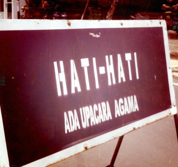 hati-hati